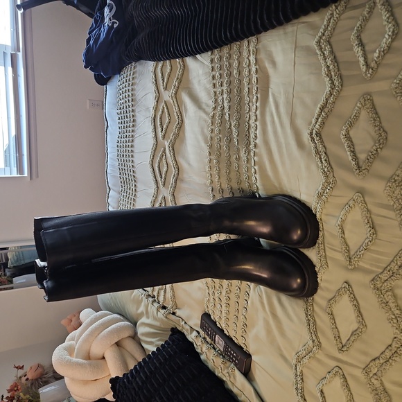 Boots - Picture 3 of 3